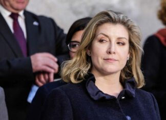La diputada Mordaunt asoma como favorita para suceder a Johnson en Reino Unido