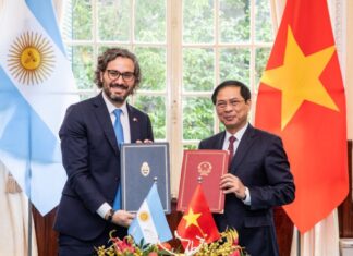 Cafiero cerró acuerdos comerciales en Vietnam