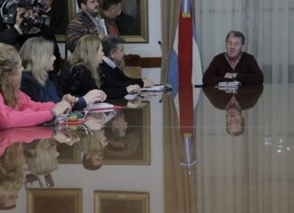 El Gobierno adelanta un 10% del aumento a docentes y estatales