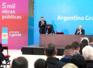 Fernández lanzó el plan de obras Argentina Grande