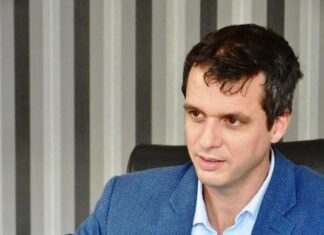 Cresto confirmó que se anota a la Gobernación