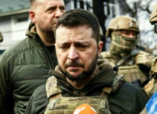 El presidente Zelenski visitó a las tropas en combate