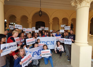 Salarios: UPCN se manifestó en Casa de Gobierno