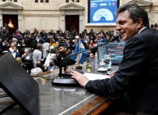 Diputados sesiona para aceptar la renuncia de Massa