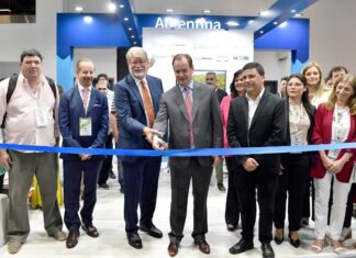 Bordet inauguró el stand argentino en Apimondia
