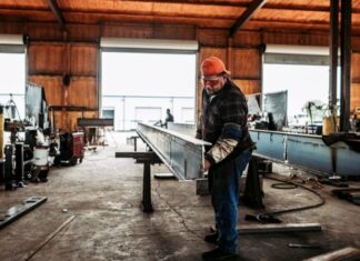 La industria lleva 26 meses creando empleo