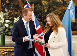 Bordet se reunió con la embajadora del Reino Unido