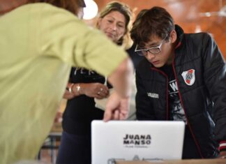 Más de 12.000 estudiantes y docentes de la provincia recibieron equipos del Programa Conectar Igualdad