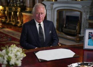 Carlos III fue proclamado oficialmente como el nuevo rey