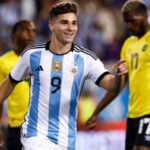 Julián Álvarez anotó el primer gol de Argentina.