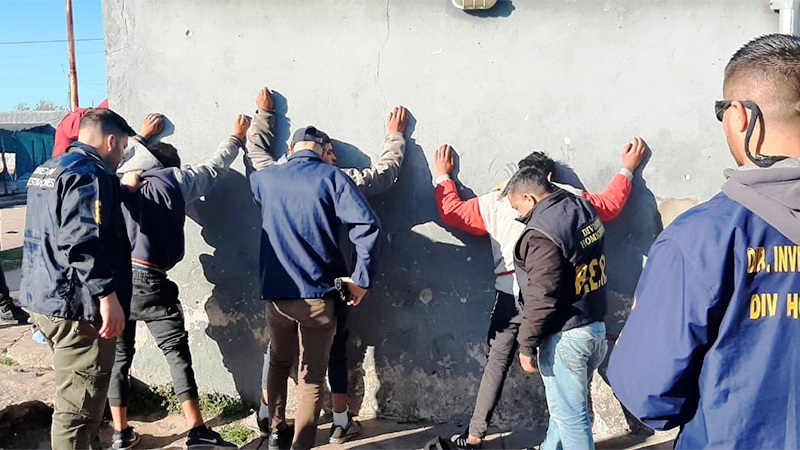 Detuvieron a dos hermanos por el crimen de un hombre en el Volcadero de ...
