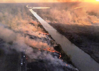 Pese a las lluvias continúan los focos ígneos en la provincia