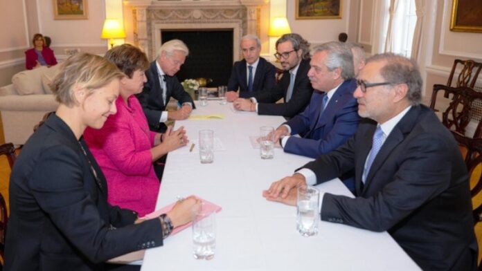p8 - Fernández se reunió con el FMI