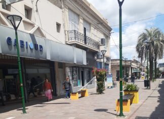 Ponen en valor los bancos en la Peatonal