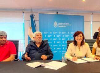 Camioneros acordó un aumento salarial de 107% y un bono de 100 mil pesos