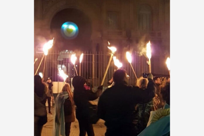 654347-ro06fo0125web