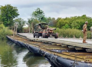 Taiana observó importante adiestramiento militar