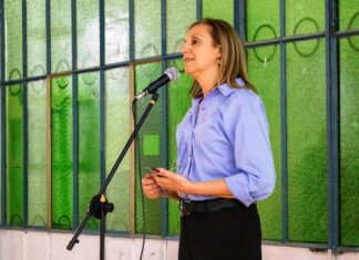 HUMANIDADES. La decana explicó el proyecto de la Universidad Nacional Juan L. Ortiz