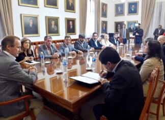 Proselitismo informal a la espera de definiciones electorales y resultados económicos