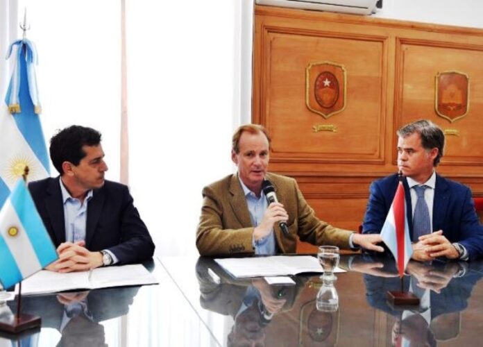 p2 - Bordet firmó con De Pedro obras para Gualeguaychú