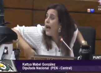 Diputada paraguaya sorprendió al cantar el tema de Shakira «Te felicito que bien actúas» en plena sesión