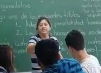 Una mamá entró a un aula y le pegó a un alumno por hacerle bullying a su hijo