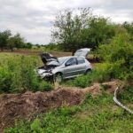 Pagina 7 Un auto despistó y chocó contra poste de luz