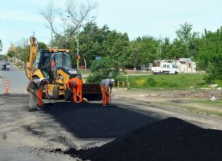 Encaran obras de reparación y bacheos de calles de hormigón en la ciudad