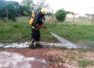 Un derrame tóxico afectó a bomberos y residentes