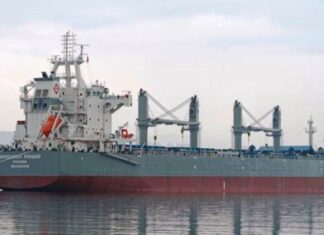 Zarpó el primer barco con fertilizantes rusos