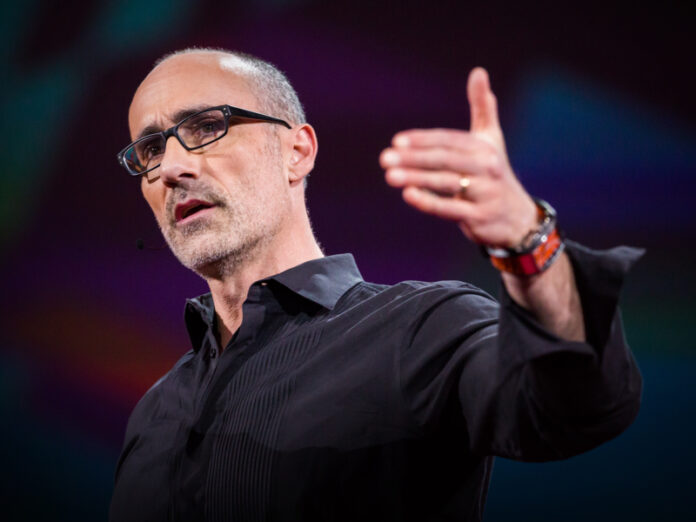 ArthurBrooks_2016-stageshot