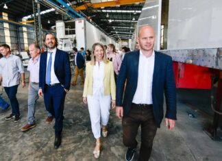 Cafiero visitó una firma en el Parque Industrial
