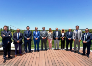 Firman el contrato para el dragado del Uruguay