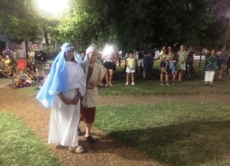 Se representó el pesebre viviente en plaza Columna