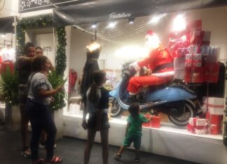 Chicos y grandes disfrutaron de la visita de Papá Noel