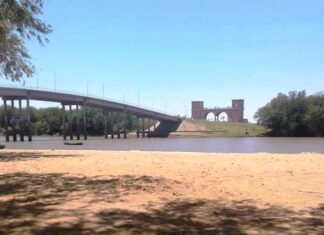 Un poste de luz del Balneario Itapé falla y da descargas eléctricas
