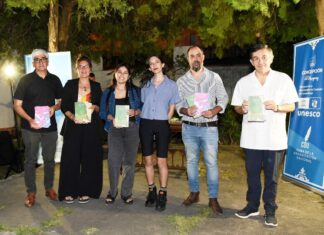 Presentaron las antologías poéticas Entre Orillas