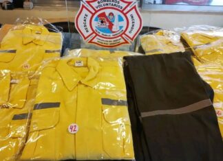 Donaron a los Bomberos de nuestra ciudad ropa forestal