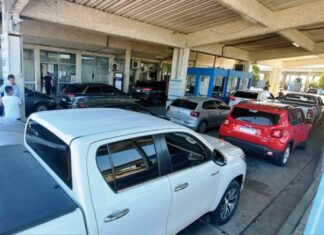 Los cruces fronterizos registran un intensa circulación de vehículos