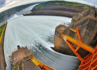 Itaipú libera 12 millones de litros de agua