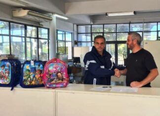 La Aduana donó utiles