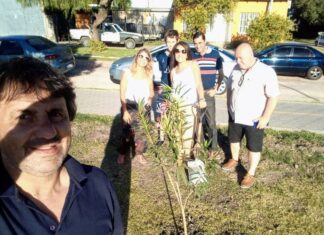 Certificación en coaching ontológico. Los primeros egresados plantaron un árbol