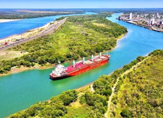 El Berge Asahidake amarró en los muelles 3 y 4