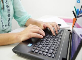 Personas que trabajan en el Estado entrerriano podrán optar por la categoría de no-binario en el registro de Legajos