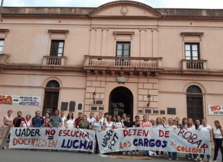 Se llevó a cabo una jornada de lucha por la devolución de cargos docentes en el Colegio del Uruguay