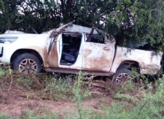 Violento choque en zona rural. Un conductor quedó atrapado en camioneta