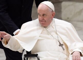 El papa Francisco fue hospitalizado