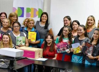 Educación Inicial. Entregaron libros del programa Aprender