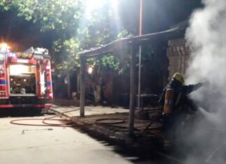 Bomberos sofocó un incendio en automóvil