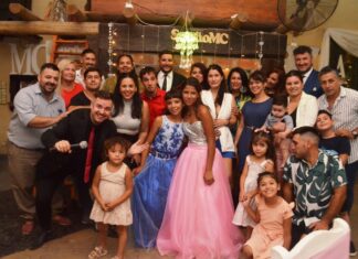 Cumpliendo sueños. Dos quinceañeras fueron las primeras agasajadas